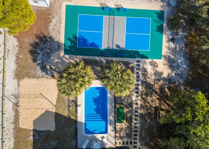 Our Serenity Now With Private Pickleball & Pool Holiday home