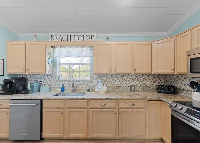 Our Serenity Now With Private Pickleball & Pool Holiday home *