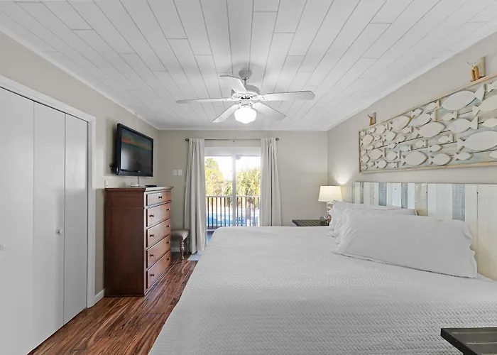 Our Serenity Now With Private Pickleball & Pool *