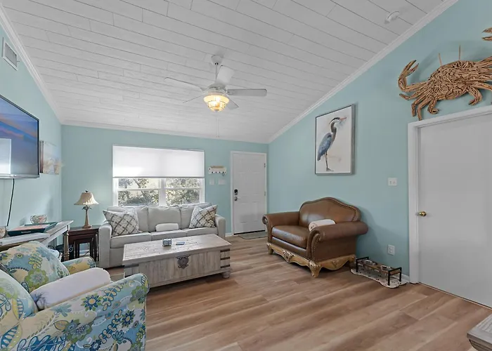 Our Serenity Now With Private Pickleball & Pool *