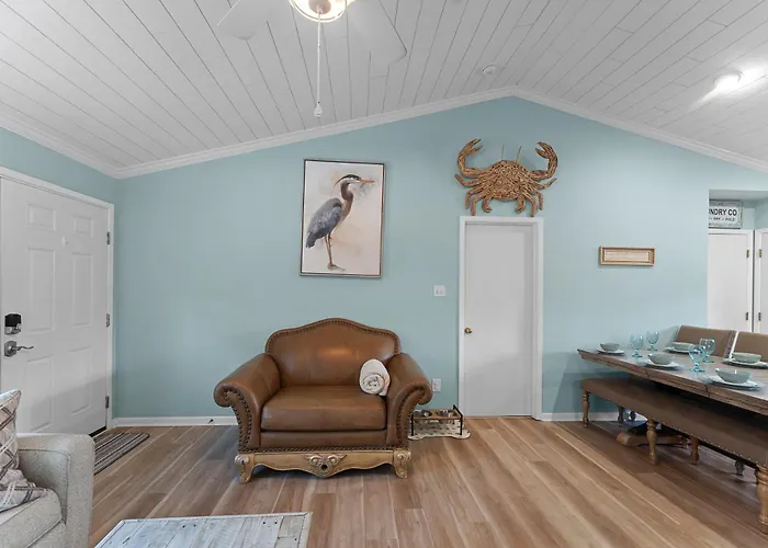 Our Serenity Now With Private Pickleball & Pool Holiday home