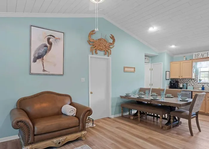 Our Serenity Now With Private Pickleball & Pool *