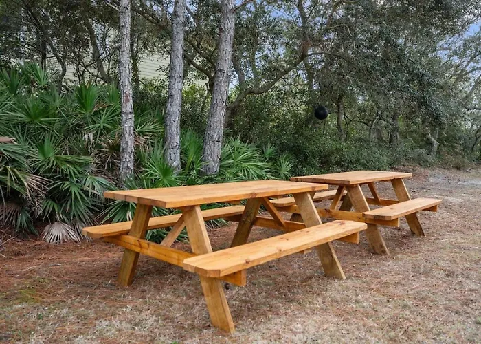 Our Serenity Now With Private Pickleball & Pool Holiday home