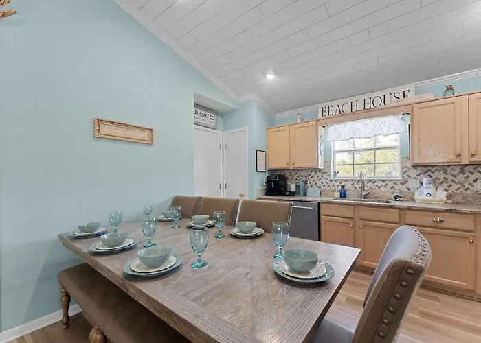 Our Serenity Now With Private Pickleball & Pool Holiday home *