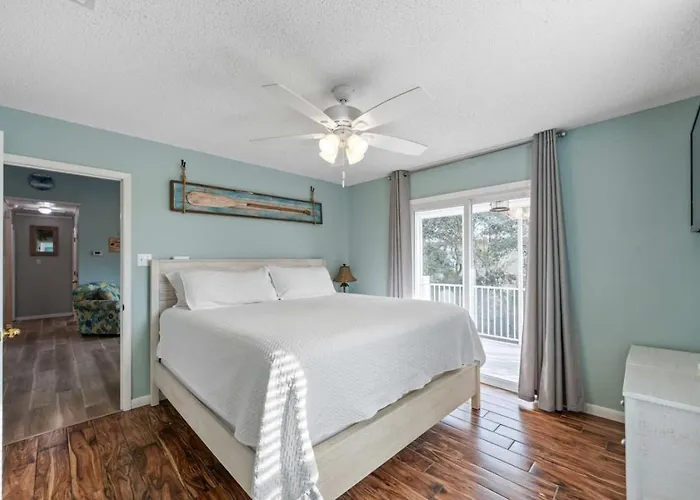 Our Serenity Now With Private Pickleball & Pool Holiday home