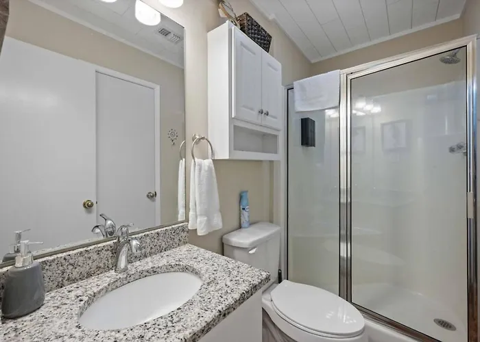 Our Serenity Now With Private Pickleball & Pool Holiday home *
