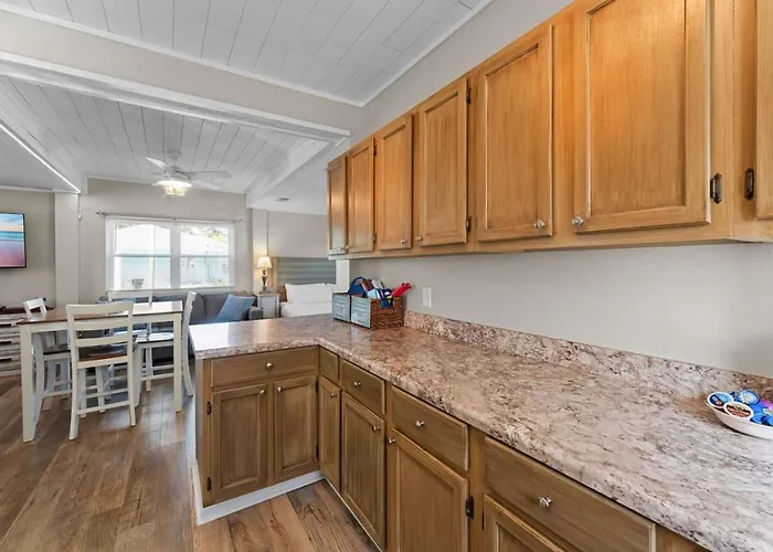 Our Serenity Now With Private Pickleball & Pool Holiday home *