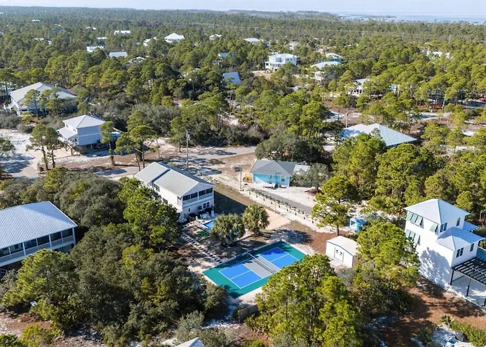 Our Serenity Now With Private Pickleball & Pool Holiday home